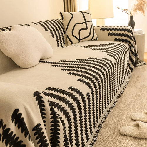 Manta para Sofá Jacquard com franjas cobrindo sofá bege em sala com luz natural - Vittara Decor