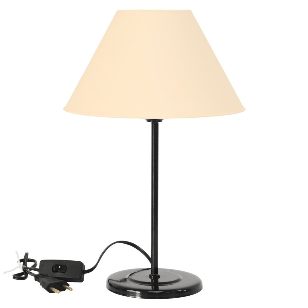 Abajur de mesa de ferro com cúpula bege e base preta - Vittara Decor