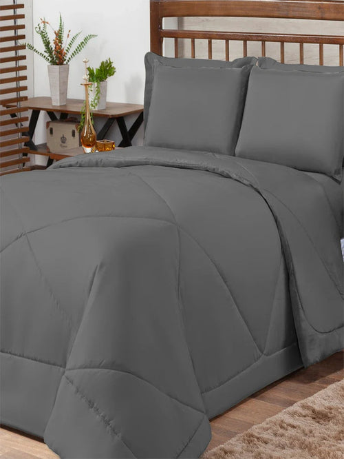 Kit Edredom Casal Dupla Face cinza com 2 porta-travesseiros em cama de casal com cabeceira de madeira - Vittara Decor