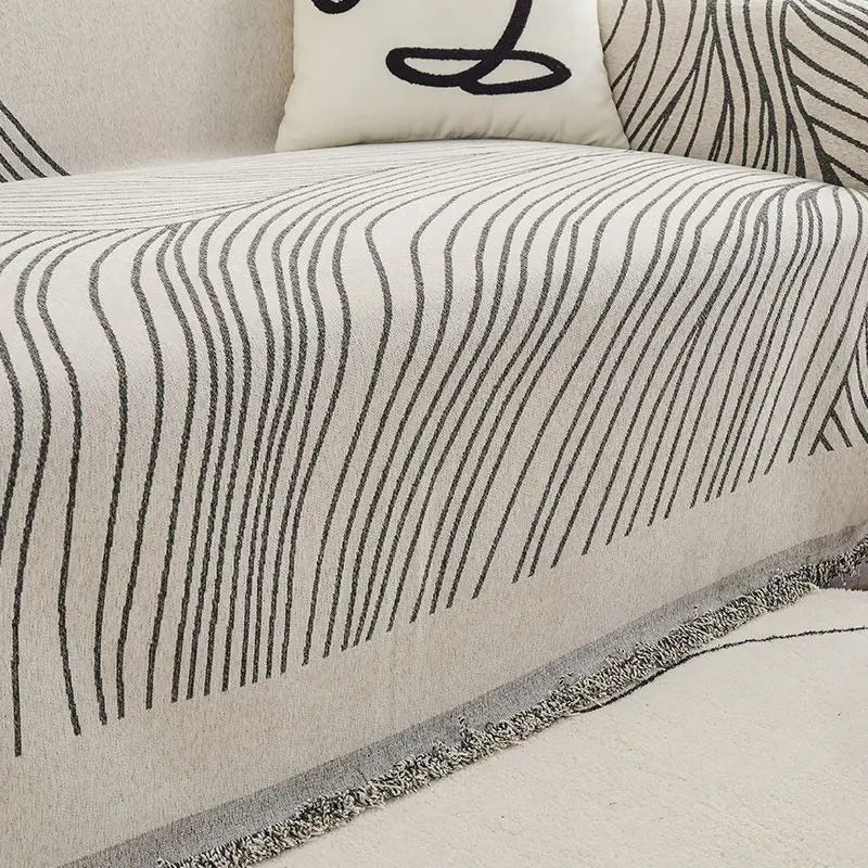 Manta para Sofá em Chenille cinza detalhe do padrão de ondas no tecido - Vittara Decor