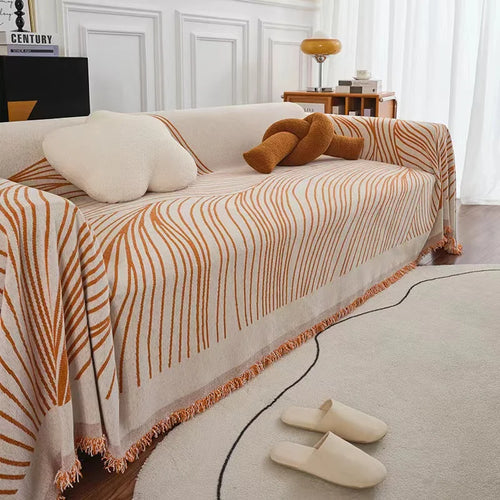 Manta para Sofá em Chenille laranja com ondas cobrindo sofá de 3 lugares na sala - Vittara Decor