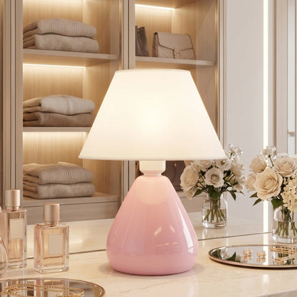 Abajur de cerâmica gota rosa claro em penteadeira com perfumes - Vittara Decor