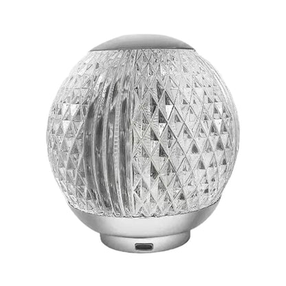 Abajur de cristal esfera facetada com base recarregavel USB-C em fundo branco - Vittara Decor