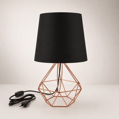 Abajur de mesa aramado diamante com cúpula preta e base cobre - Vittara Decor
