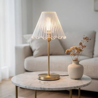 Abajur portátil de cristal em sala de estar nórdica — Vittara Decor