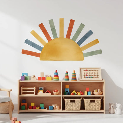 Adesivo boho sol colorido acima de estantes montessori em playroom — Vittara Decor