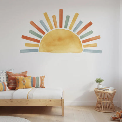 Adesivo boho sol colorido em quarto infantil moderno com cama baixa de pinho — Vittara Decor
