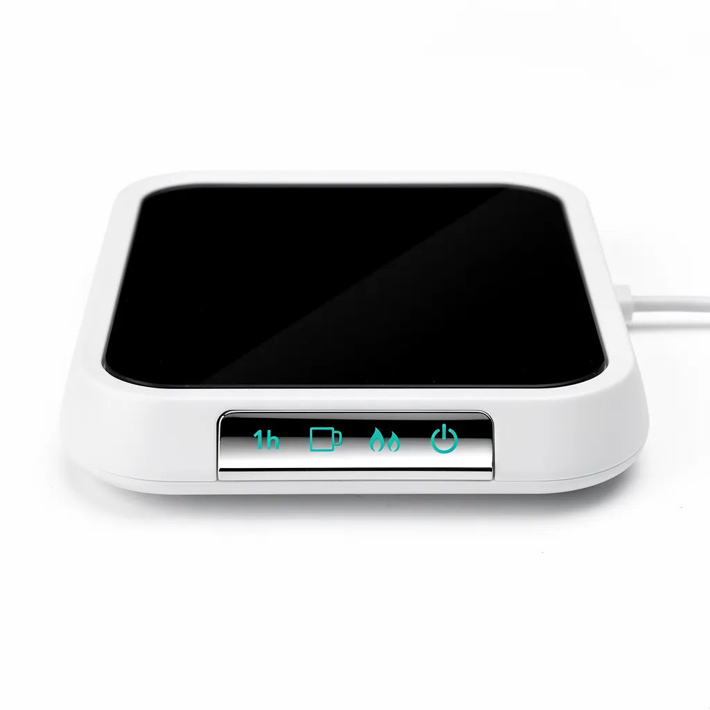 Vista lateral do aquecedor de canecas USB mostrando o perfil fino de apenas 2cm — Vittara Decor