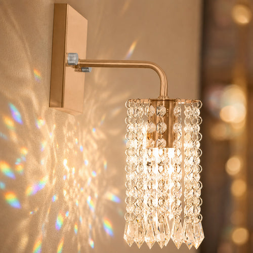 Arandela de Parede Cristal Dourada Detalhe dos Cristais Facetados com Reflexos de Luz - Vittara Decor
