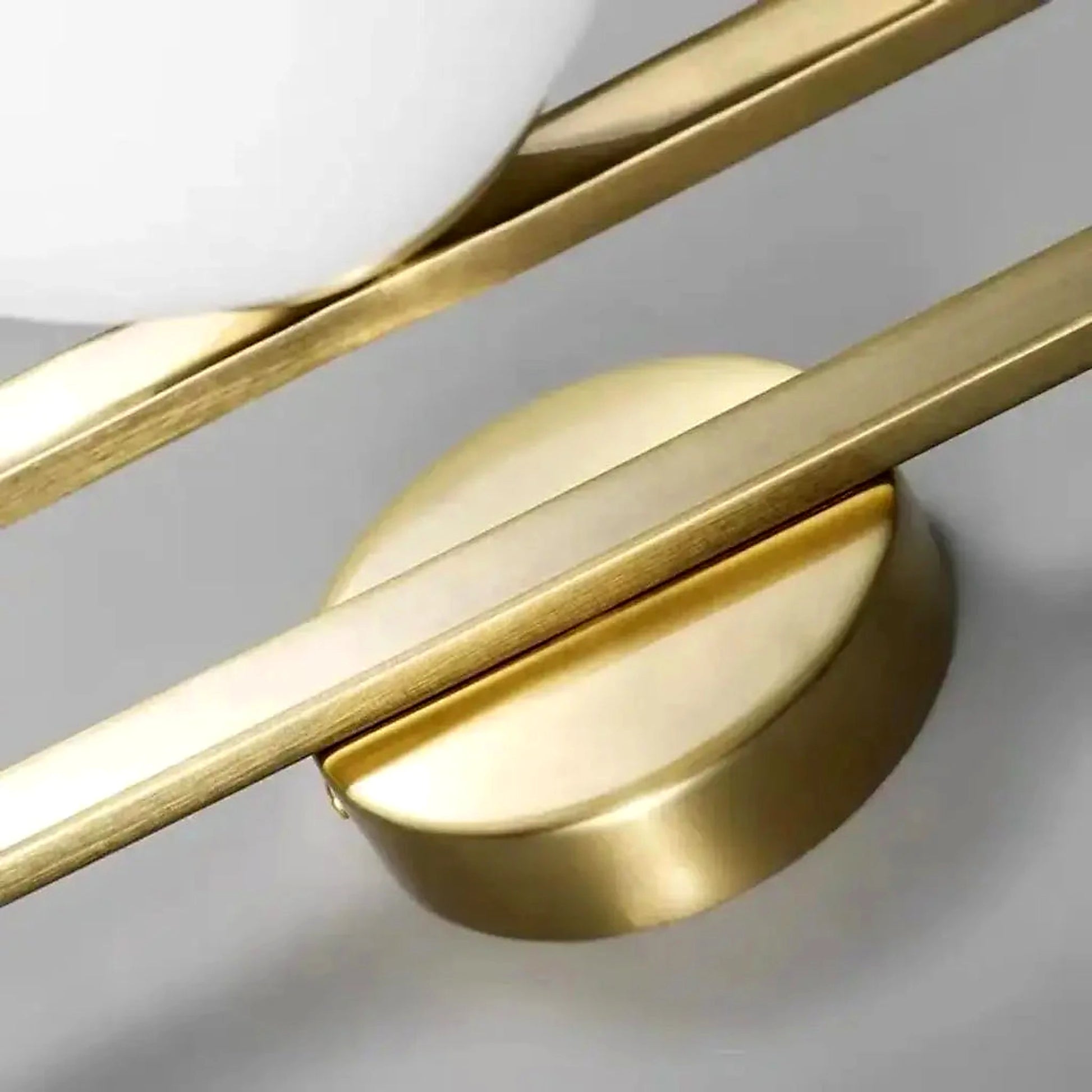 Detalhe da base circular e fixacao da Arandela de Parede Dourada LED G9