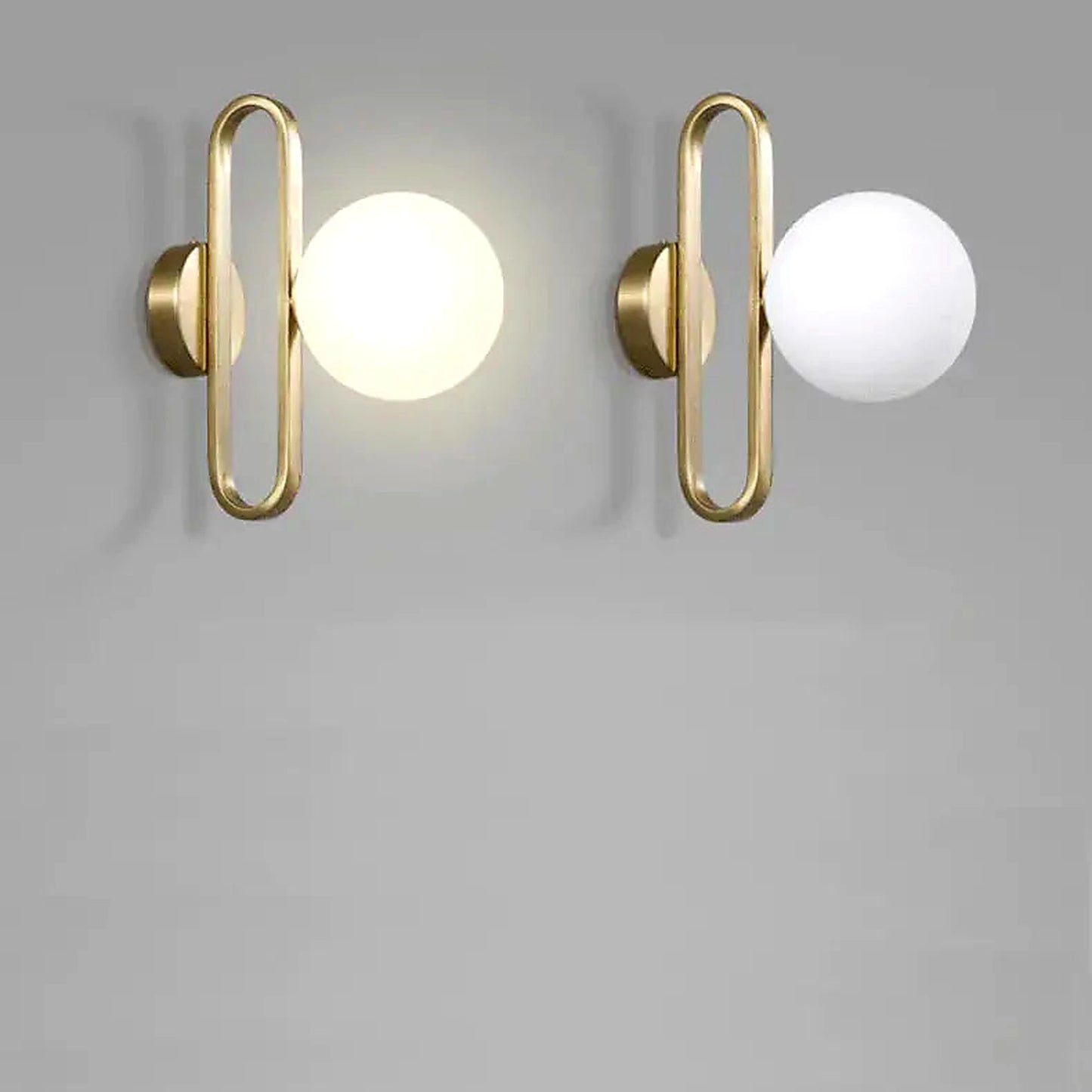Par de Arandelas de Parede Douradas LED G9 — luz acesa 3000K e apagada lado a lado