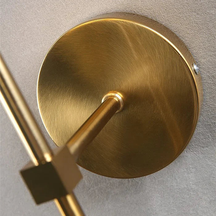 Arandela de Parede Retrô detalhe da base circular em metal dourado escovado - Vittara Decor