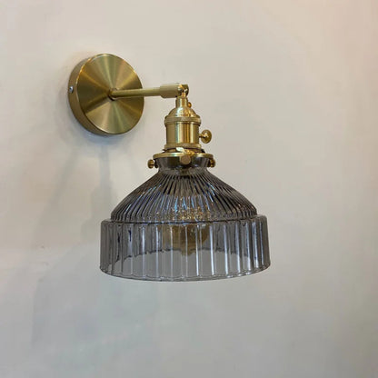 Arandela de Parede Cúpula Vidro Canelado Cinza com Braço Dourado - Vittara Decor