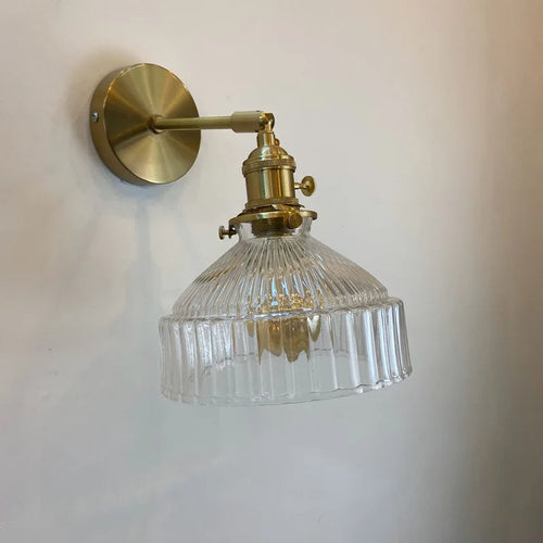 Arandela de Parede Cúpula Vidro Canelado Transparente com Braço Dourado - Vittara Decor