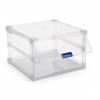 Caixa organizadora de sapatos transparente com porta frontal aberta e puxador azul fundo branco - Vittara Decor