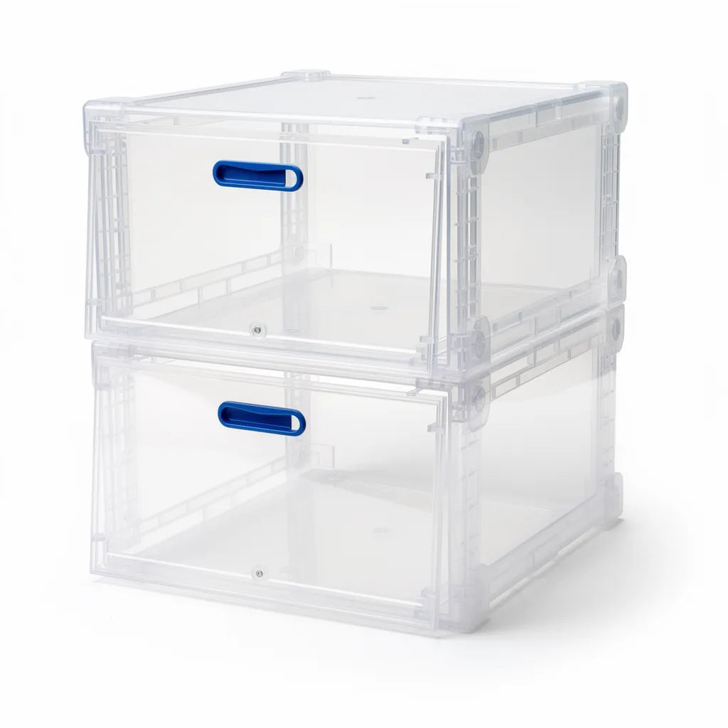 Kit 2 unidades caixa organizadora de sapatos transparente empilhável com puxador azul fundo branco - Vittara Decor