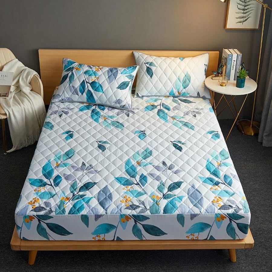 Capa de colchão matelada estampa de folhas em quarto luminoso - Vittara Decor