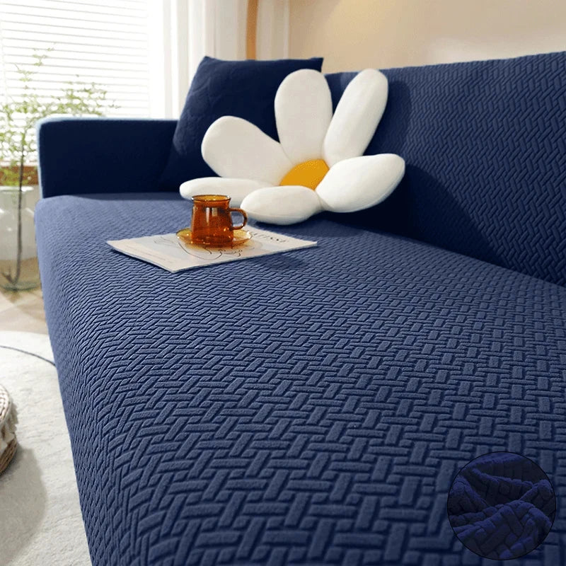Capa de Sofá Elástica Jacquard azul marinho em sala iluminada com luz natural - Vittara Decor