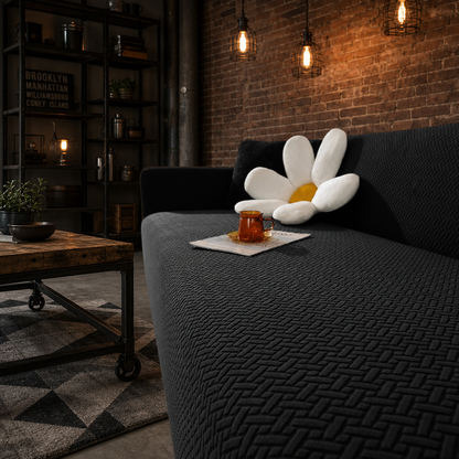 Capa de Sofá Elástica Jacquard preta em sala estilo industrial com madeira e tijolo aparente - Vittara Decor