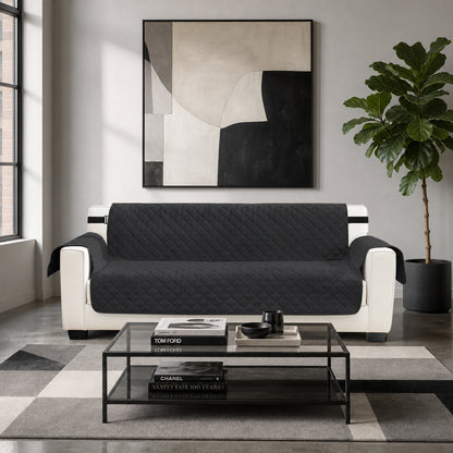 Capa Protetora Sofá Matelassê Impermeável Dupla Face preto em sala contemporânea com arte na parede e mesa de vidro - Vittara Decor