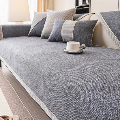 Capa de Sofá Antiderrapante Algodão Linho Cinza instalada em sofá de sala — Vittara Decor