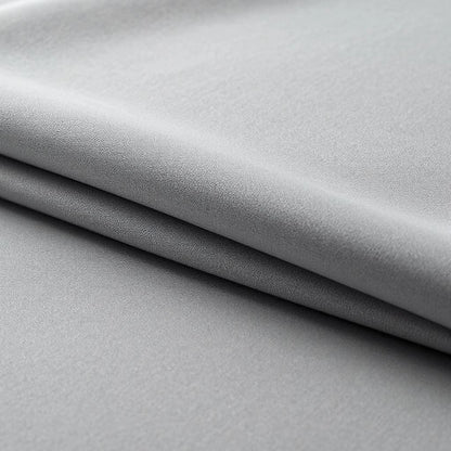 Capa de sofá Jacquard cinza claro dobrada fundo branco - Vittara Decor