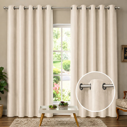 Cortina blackout Palha em ambiente claro, com detalhe do ilhós cromado no varão - Vittara Decor