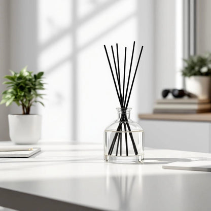 Difusor de Aromaterapia Vidro em home office minimalista branco — Vittara Decor