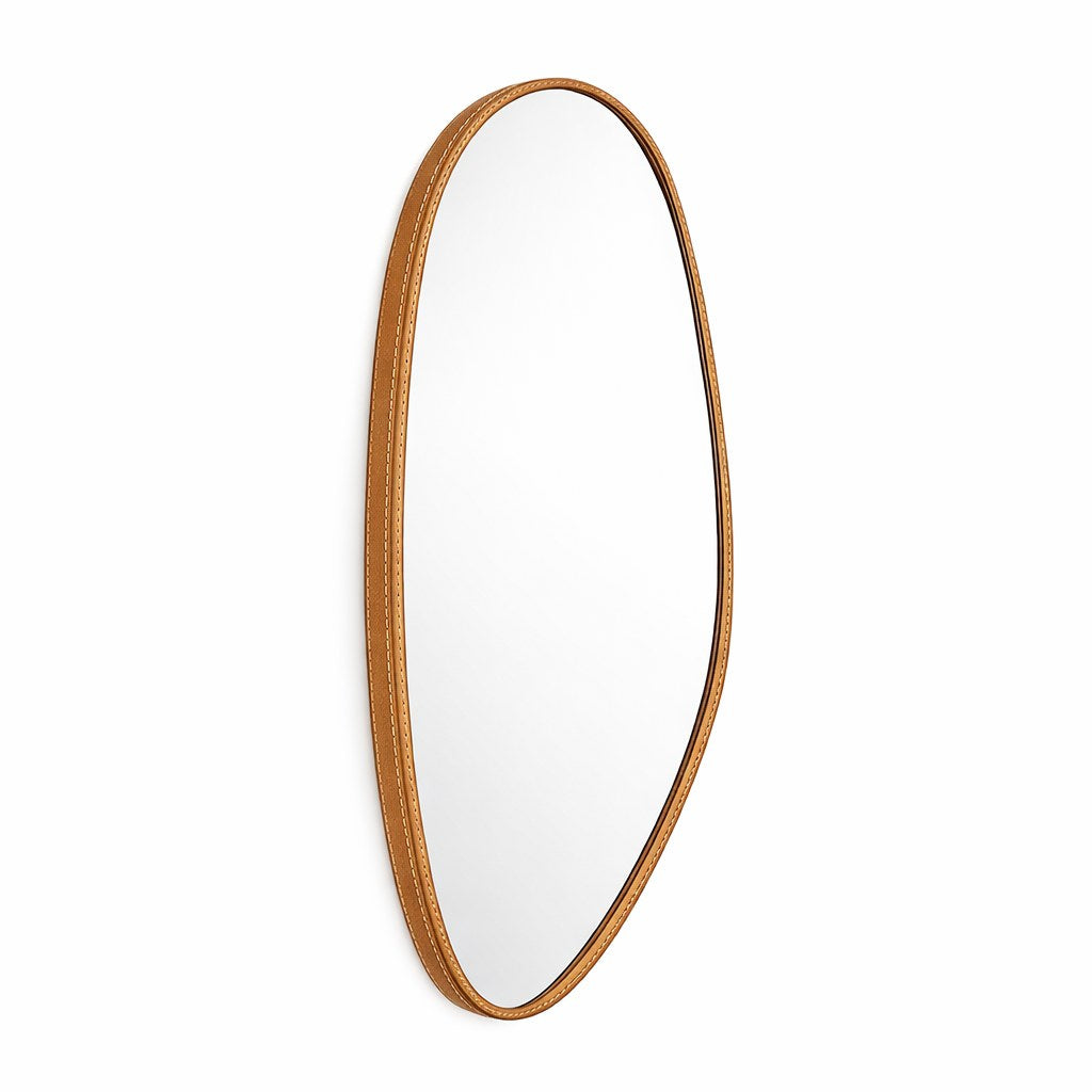 Espelho orgânico com borda de courino caramelo e costura aparente - Vittara Decor