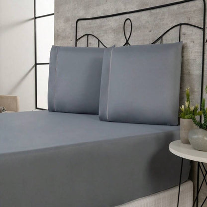 Jogo de cama 400 fios cinza posto na cama do quarto - Vittara Decor