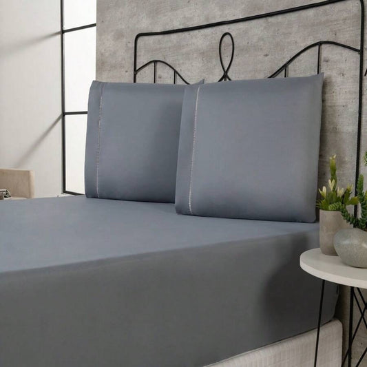 Jogo de cama 400 fios cinza posto na cama do quarto - Vittara Decor