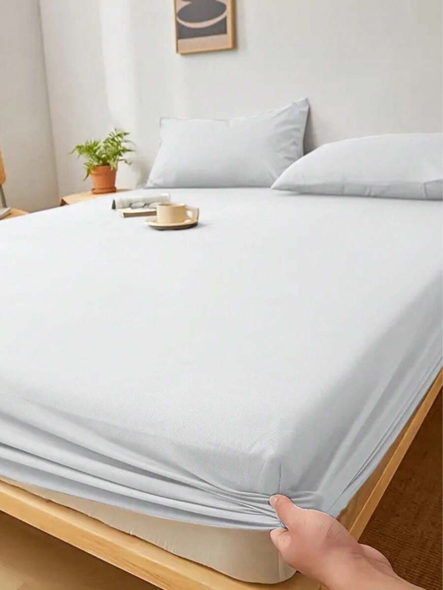 Jogo de Cama 400 Fios liso branco em quarto claro com luz natural - Vittara Decor
