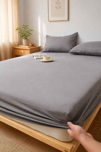 Jogo de Cama 400 Fios liso em quarto escandinavo com luz natural da manhã - Vittara Decor