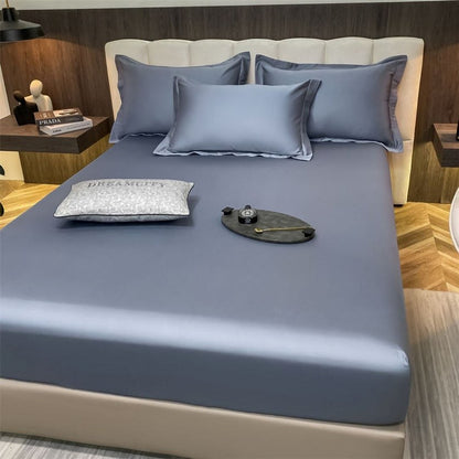 Jogo de cama de algodão egípcio azul acetinado no quarto - Vittara Decor