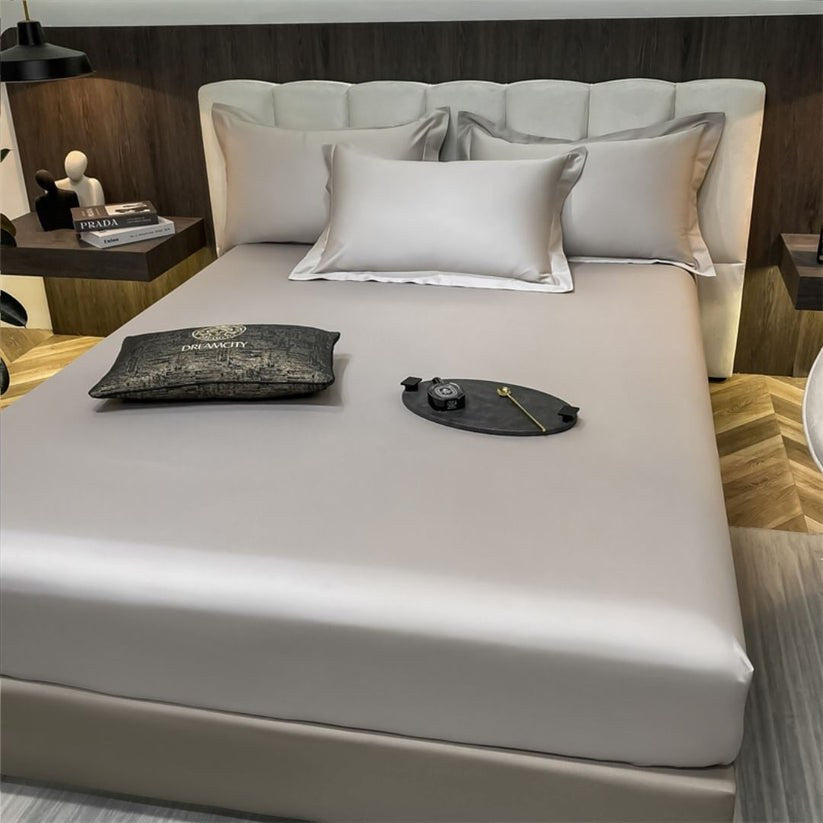 Jogo de cama de algodão egípcio prata com fronhas na cama - Vittara Decor