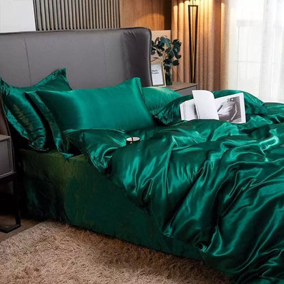 Jogo de cama de cetim verde acetinado em quarto contemporâneo - Vittara Decor