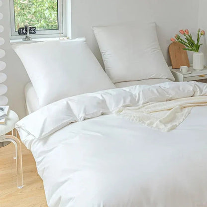 Edredom casal em algodão branco detalhe do caimento macio sobre a cama - Vittara Decor
