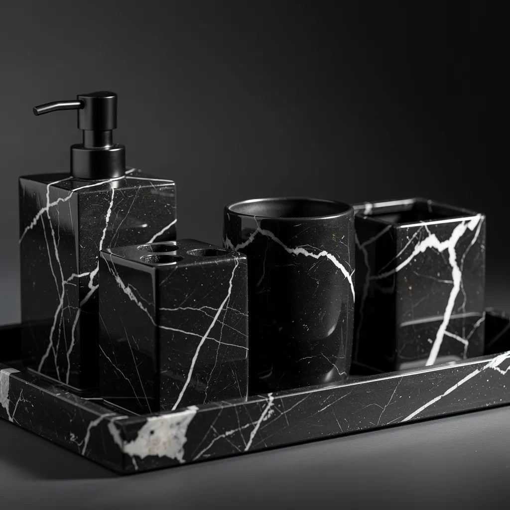 Detalhe do efeito mármore preto nos acessórios de banheiro resina — Vittara Decor