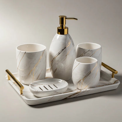 Detalhe veios dourados sobre cerâmica branca do kit banheiro marmorizado nórdico — Vittara Decor