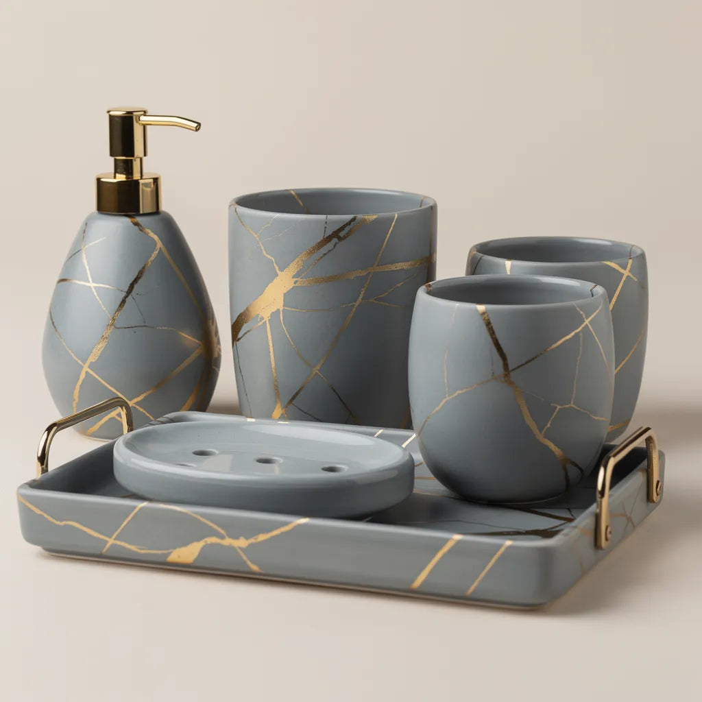 Detalhe veios dourados sobre cerâmica cinza do kit banheiro marmorizado nórdico — Vittara Decor