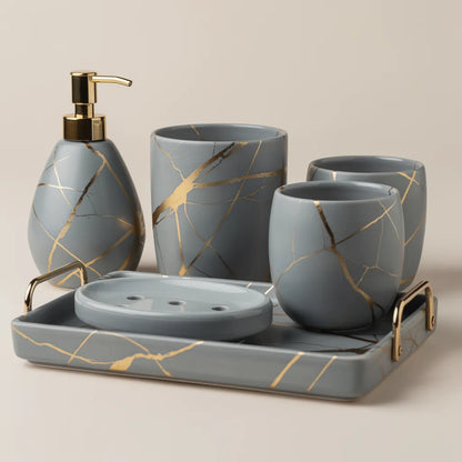 Detalhe veios dourados sobre cerâmica cinza do kit banheiro marmorizado nórdico — Vittara Decor