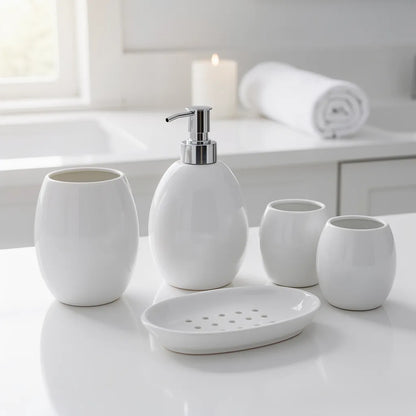 Kit acessórios banheiro cerâmica branca em ambiente spa minimalista — Vittara Decor