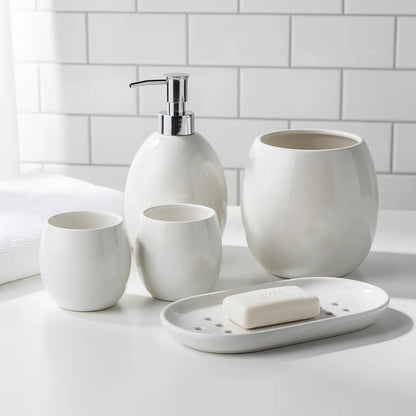 Kit acessórios banheiro cerâmica branca em bancada minimalista com azulejo subway — Vittara Decor