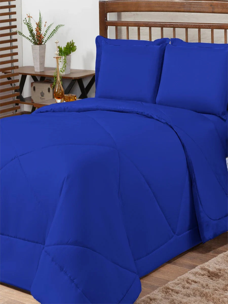 Kit Edredom Casal Dupla Face azul royal com porta-travesseiros combinando na cama - Vittara Decor