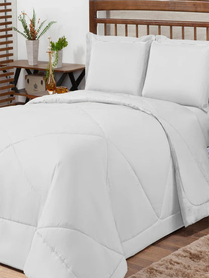 Kit Edredom Casal Dupla Face branco em quarto claro com luz natural - Vittara Decor