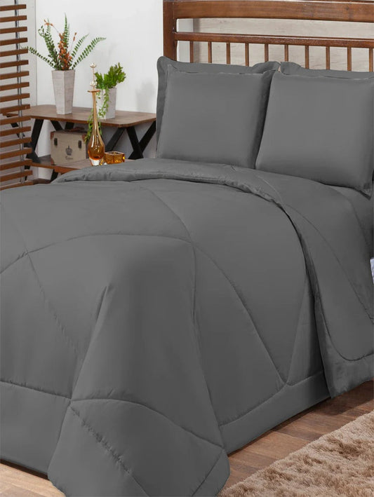 Kit Edredom Casal Dupla Face cinza com 2 porta-travesseiros em cama de casal com cabeceira de madeira - Vittara Decor