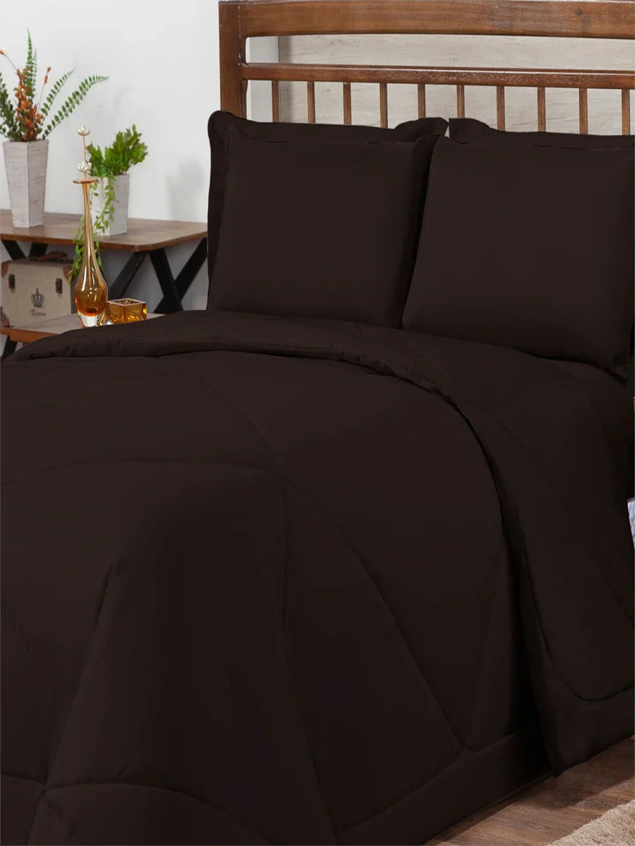 Edredom casal dupla face marrom com 2 porta-travesseiros em quarto aconchegante - Vittara Decor
