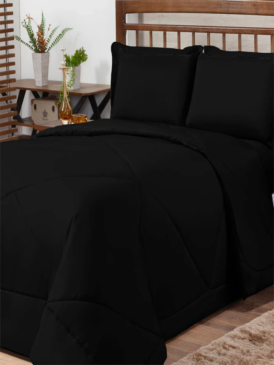 Kit Edredom Casal Dupla Face preto em cama de casal com cabeceira de madeira - Vittara Decor
