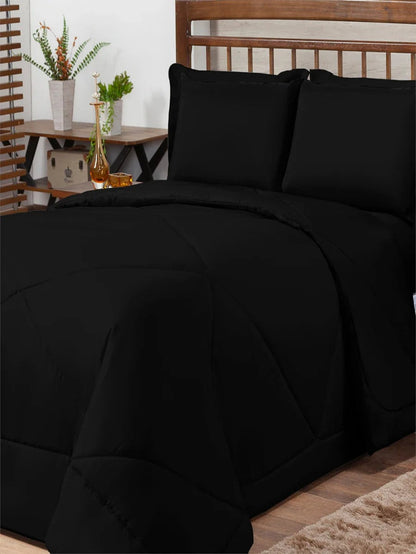 Kit Edredom Casal Dupla Face preto em cama de casal com cabeceira de madeira - Vittara Decor