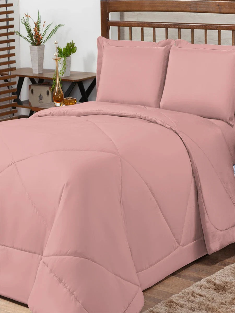 Kit Edredom Casal Dupla Face rosé em quarto com luz natural e porta-travesseiros - Vittara Decor